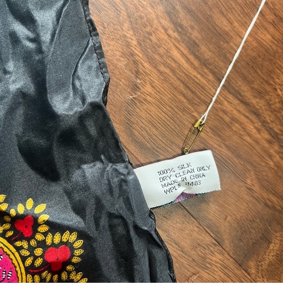 Vintage Diane Von Furstenberg The Color Authority Silk Scarf 42" Square - Picture 7 of 7